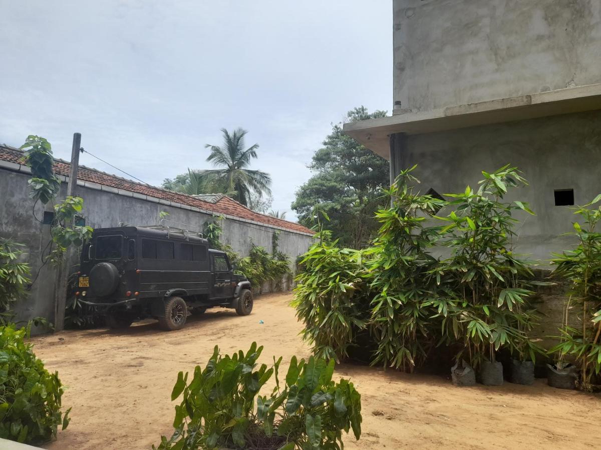 Surf Gangs Arugambay Hotel Arugam Bay Exterior photo